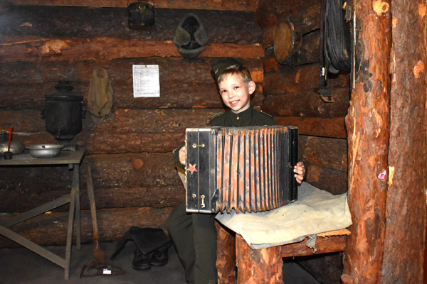 Пой, гармонь, о жизни фронтовой