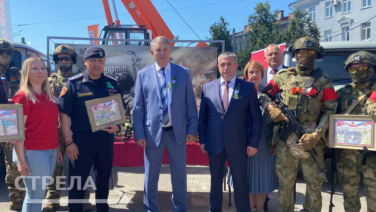 Брянским росгвардейцам передали 49 беспилотников и автомобили для выполнения боевых задач