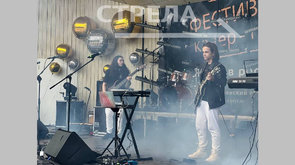 В Брянске в Майском парке проходит «Фестиваль кавер-групп+»