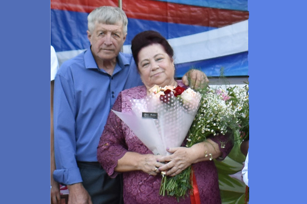 Грамотой администрации Клетнянского района за крепость семейных устоев, основанных на взаимной любви и верности, достойное воспитание детей наградили семью Бабейкиных