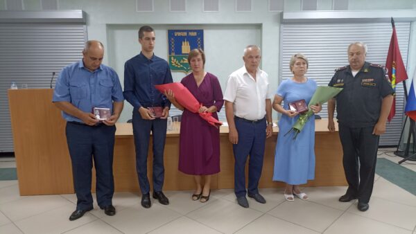 В Брянском районе семьям героев спецоперации передали награды