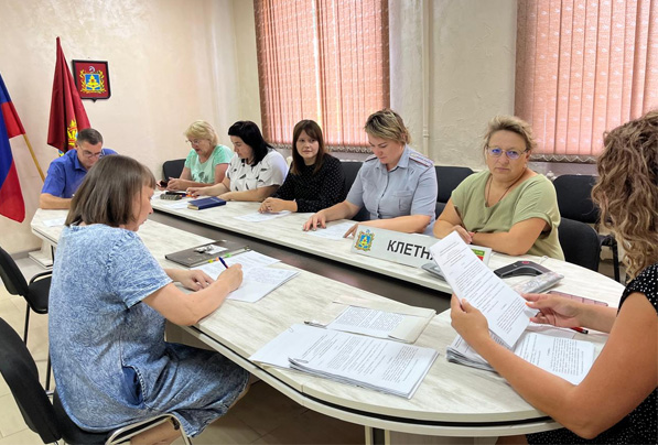 В Клетне прошёл круглый стол по вопросам защиты интересов семьи
