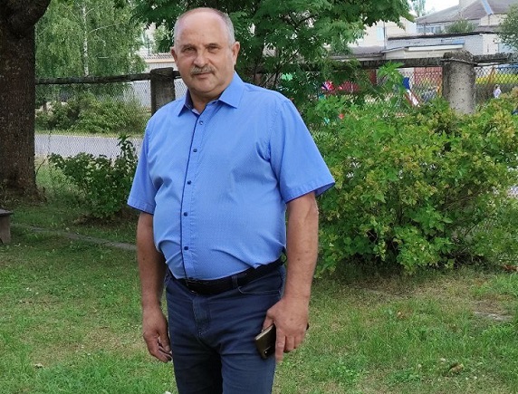 Двадцать лет насчитывает рабочий стаж водителя Клетнянского дорожного участка  Николая Синицына