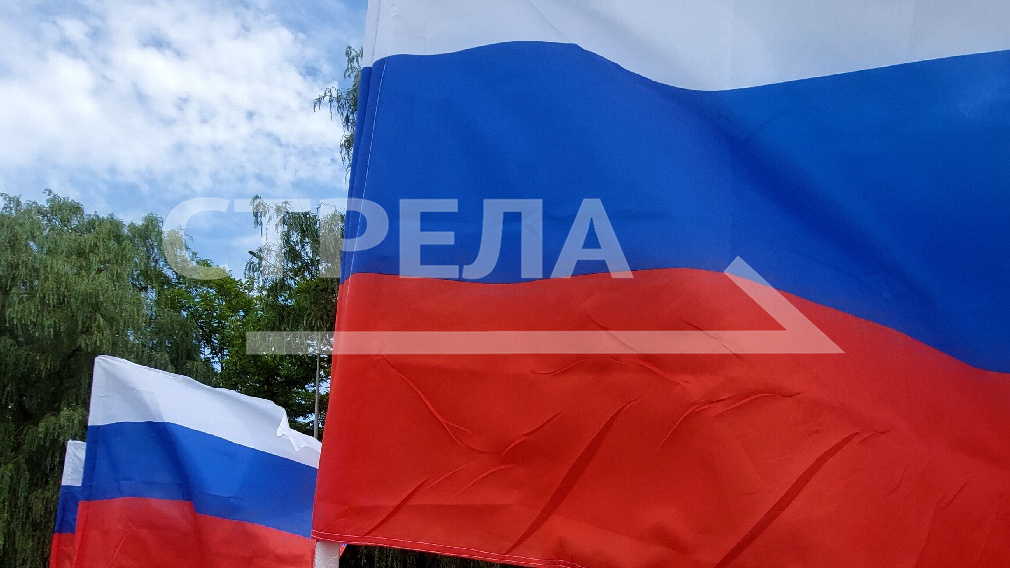 Жители Брянской области отмечают День Государственного флага России