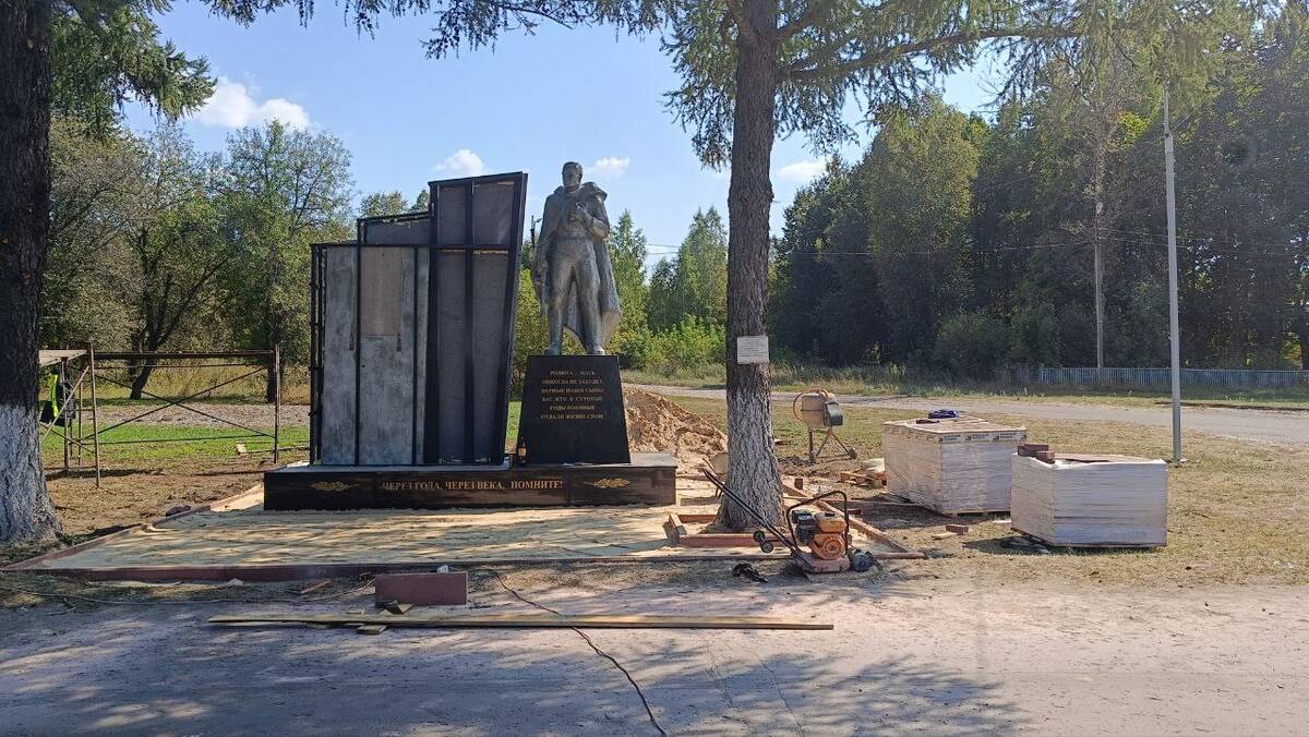 В Суземском районе по инициативе жителей благоустраивают памятное место