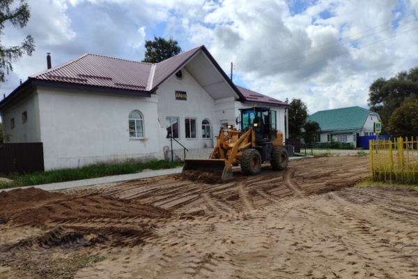 У городской бани в Клетне наводят порядок
