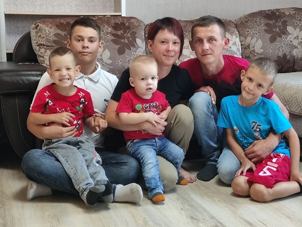 Глядя на детей, понимаешь: счастье есть, убеждены супруги Александр и Анна Чехович