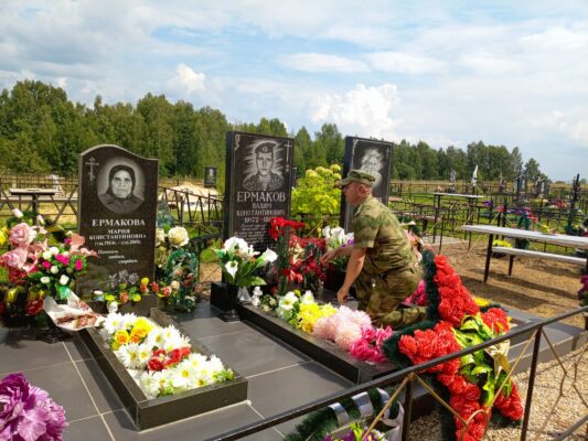 Росгвардейцы почтили память Героя России Вадима Ермакова