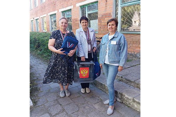 Члены УИК приходят к клетнянцам для голосования на дому