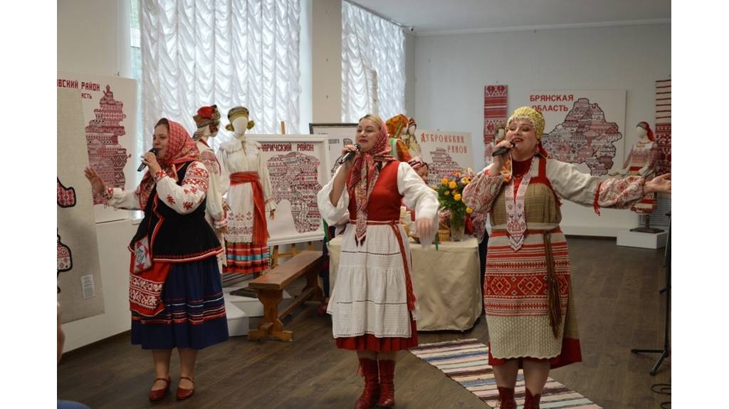 В Брянске открылась уникальная выставка «У истоков родимого края» 0+