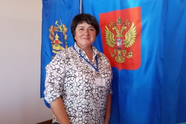 Наблюдатели от политических партий следят за ходом голосования