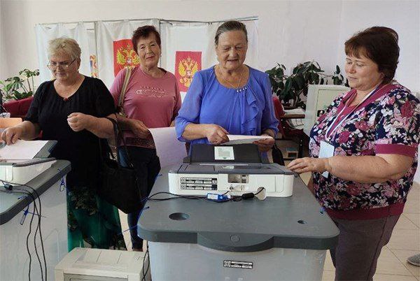 В основной день голосования клетнянцы активно делают свой выбор