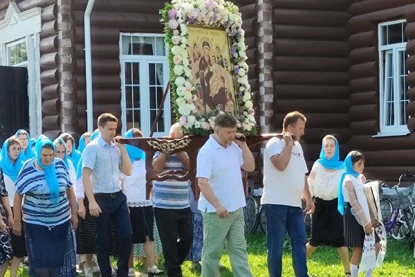 В  Клетне православные отметили престольный праздник в день чествования   иконы Пресвятой Богородицы «Всецарица»