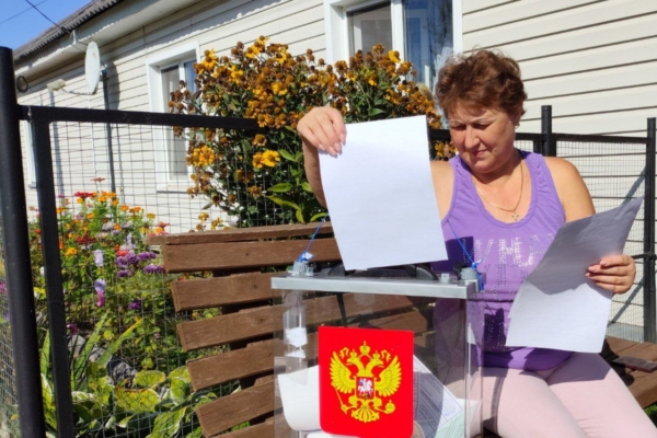 Члены УИК приходят к клетнянцам для голосования на дому