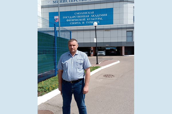 Железной хватке в характере клетнянские гиревики обязаны харизматичному и опытному тренеру Сергею Мармазову