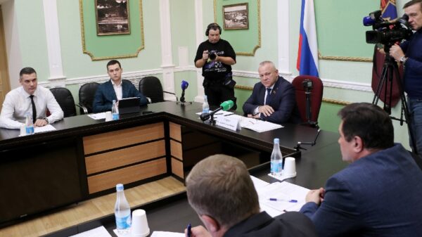 Спикер Брянской областной Думы Валентин Суббот провел прием граждан по личным вопросам