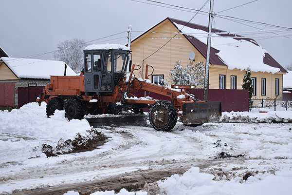 В Клетнянском районе продолжается активная уборка снега