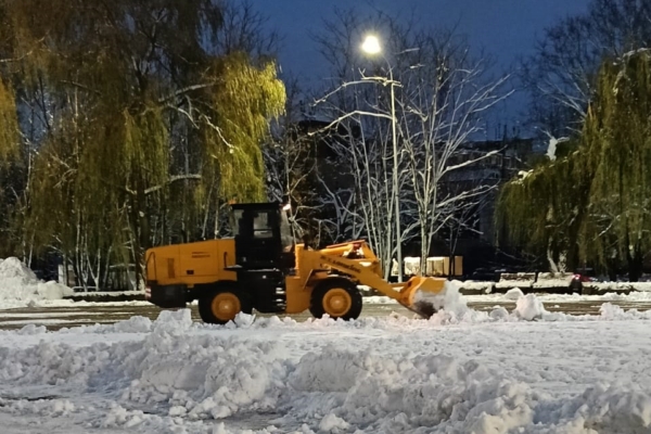 Аварийные бригады круглосуточно убирают последствия непогоды