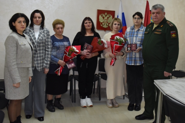 Да будет вечным мужество героев: в Клетне вручили ордена Мужества родным погибших героев