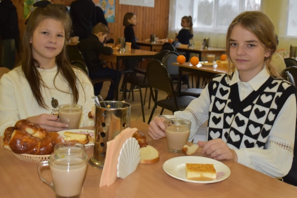 Горячие завтраки для мирнинских умников и умниц