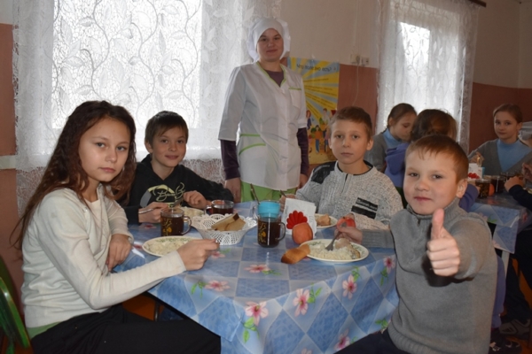 Вкусно, сытно, по-домашнему кормят ребят в Болотнянской школе