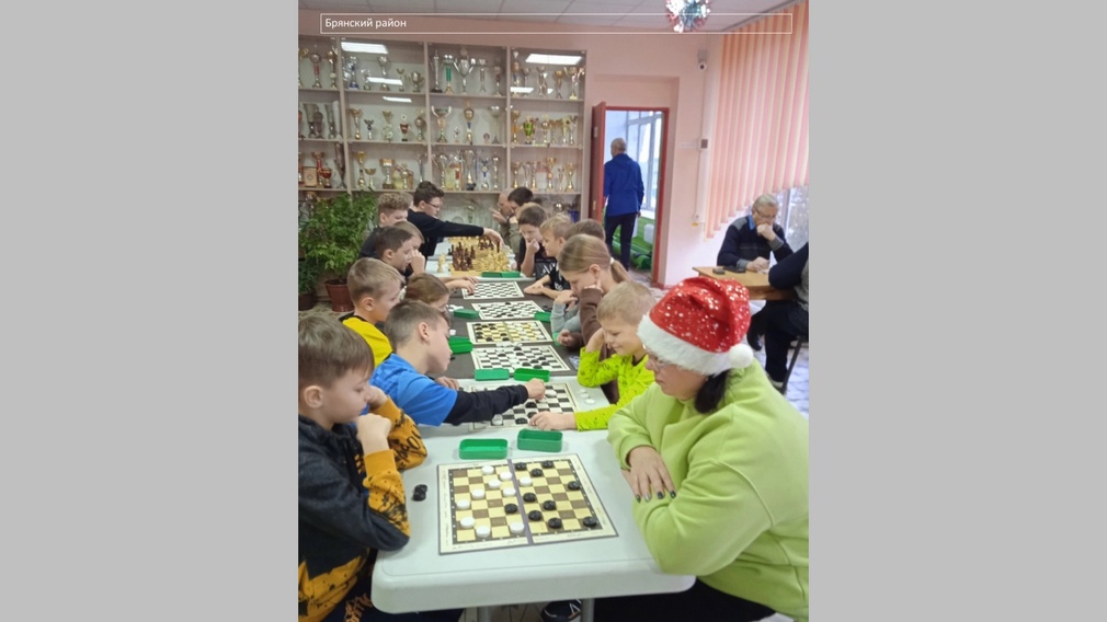 В Брянском районе прошел новогодний турнир по шашкам и шахматам