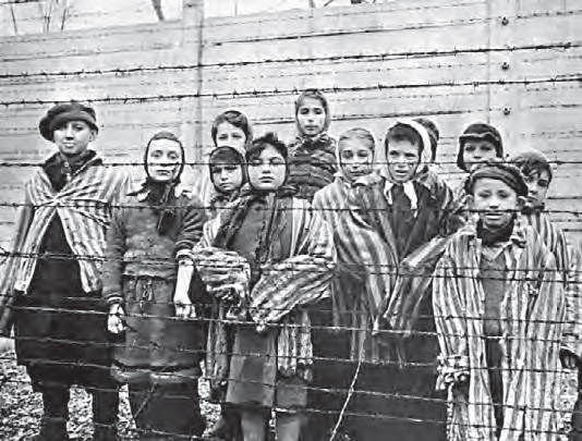 Узникам Освенцима принесли свободу бойцы Красной армии