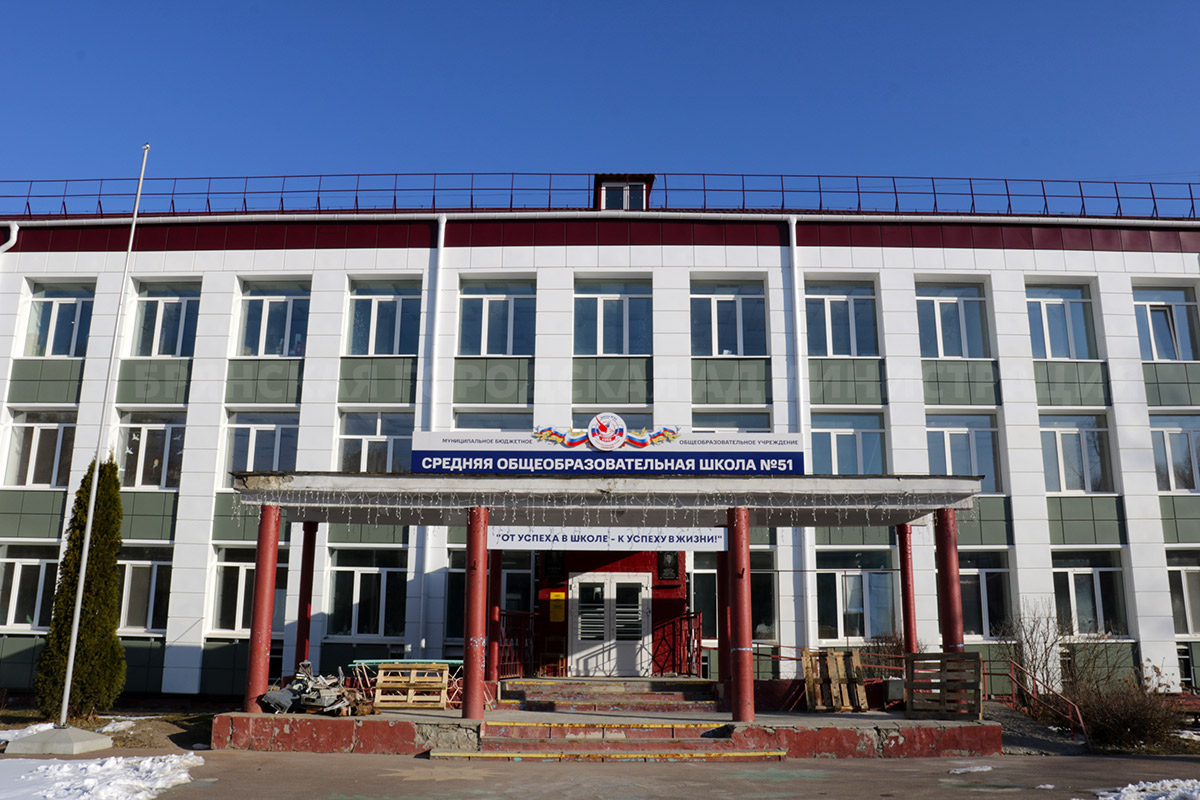 В брянской школе №51 оборудуют теннисную площадку
