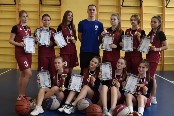 В Клетне прошло первенство района по баскетболу среди девушек