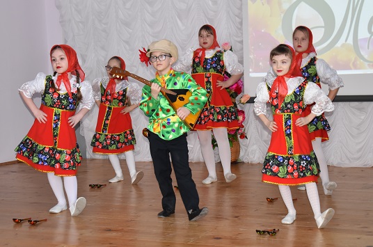 Море комплиментов, добрых пожеланий и весеннего настроения  прозвучало в адрес милых дам Клетнянского района накануне Международного женского дня