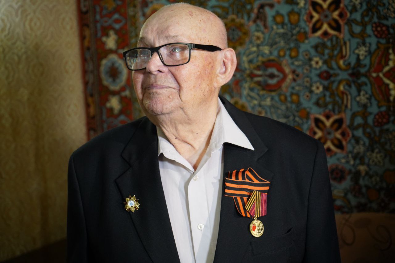 Губернатор Брянской области вручил юбилейную медаль ветерану Великой Отечественной войны