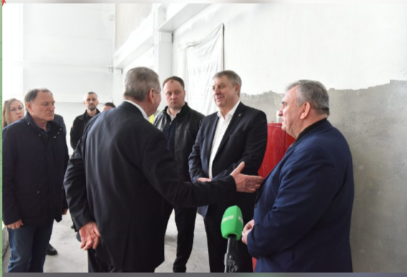 В Брасове скоро сдадут ФОК с бассейном