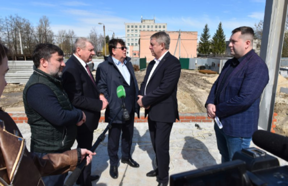 Губернатор проинспектировал строительство ФОКа в Карачеве