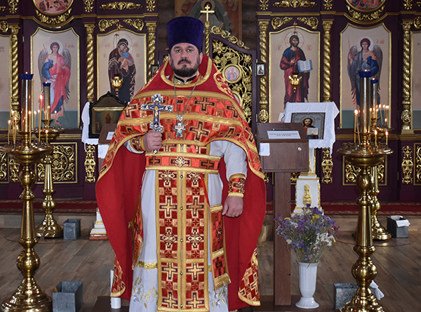 Благочинный Клетнянского церковного округа, протоиерей Игорь Воликов поздравил клетнянцев со Светлой Пасхой!