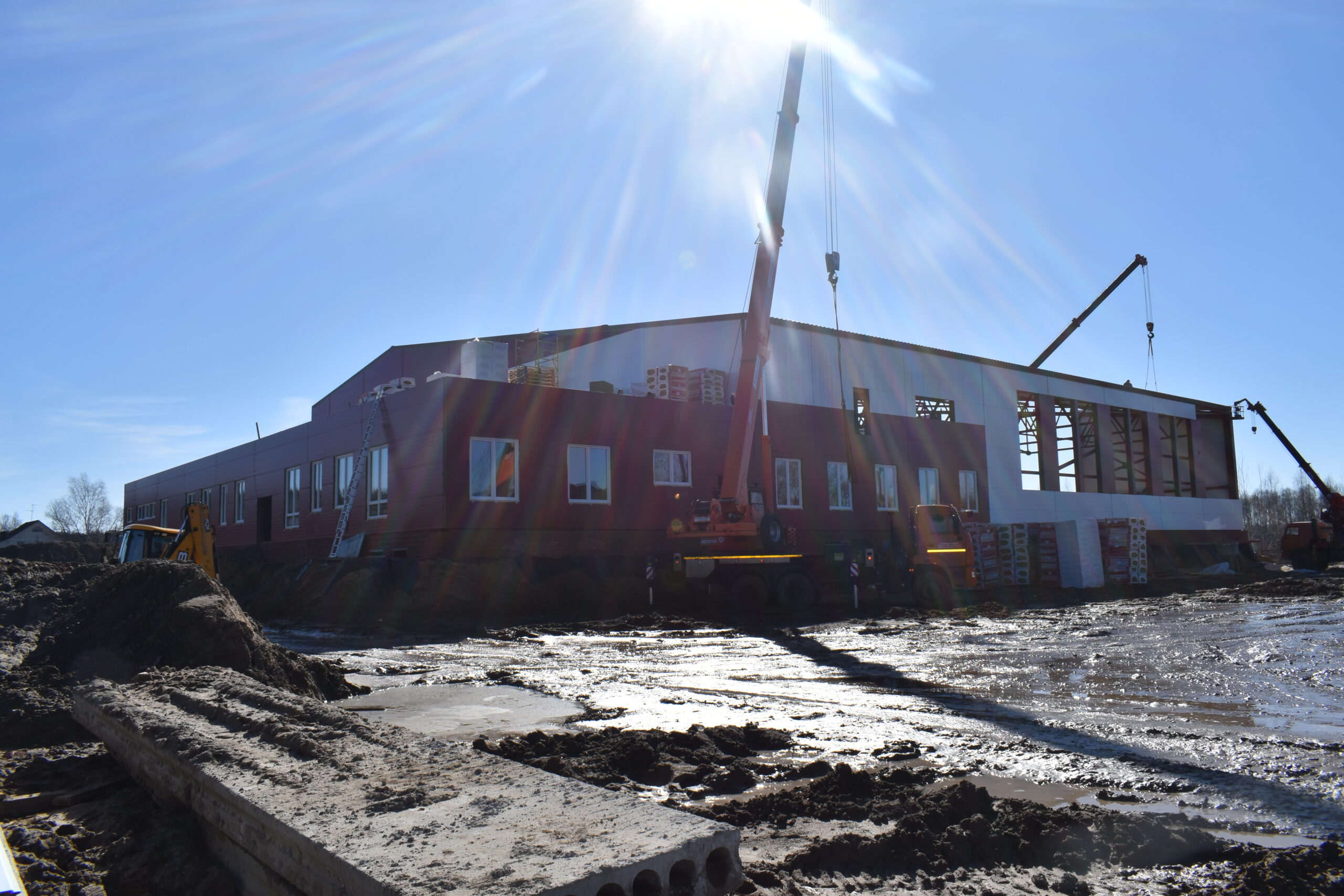 В Клетне продолжается строительство спорткомплекса с бассейном