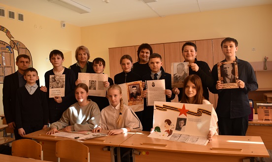 Учителя истории Клетнянской школы №1 Дмитрий Соловьев и Елена Анищенкова представили проект «Память, хранимая детством»