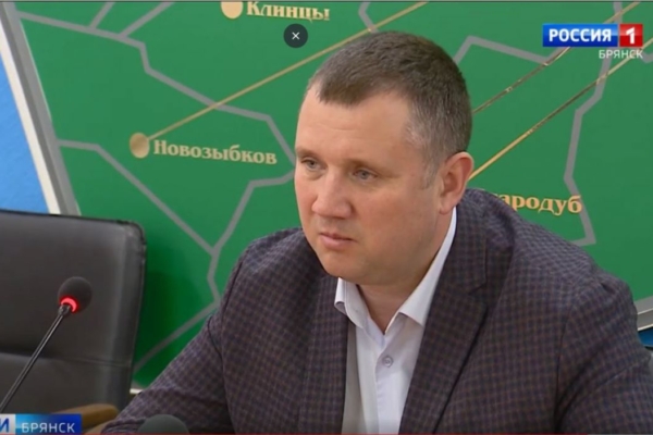 В Брянске на заседании Думы наградили замгубернатора Бардукова