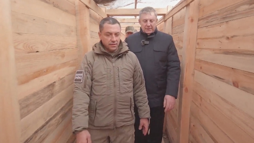 Александр Богомаз показал, как устроены опорники брянского отряда БАРС