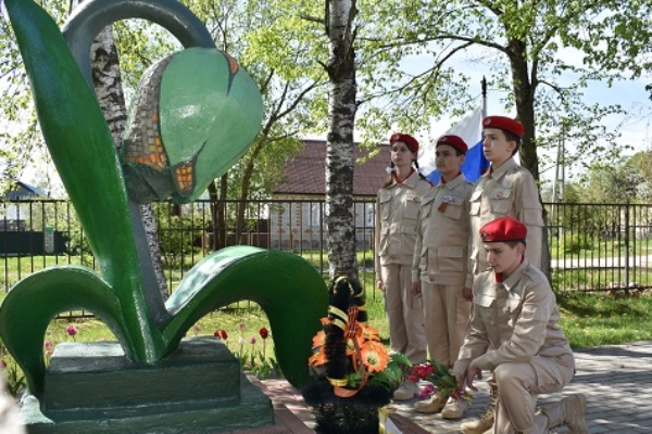 В Клетнянской школе №1 прошёл митинг, посвящённый 20-летию открытия памятника детям, погибшим в годы войны