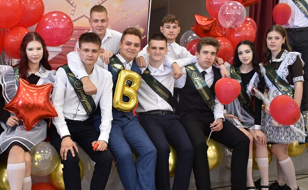 Последние звонки прозвенели в школах Клетнянского района