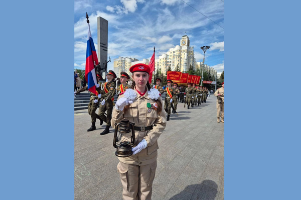 Участником победного парада в Брянске стала юная клетнянка Арина Саулина