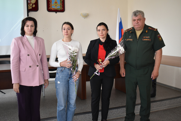 За мужество и беззаветное служение Родине. В Клетне родным погибших участников спецоперации вручили высокие государственные награды