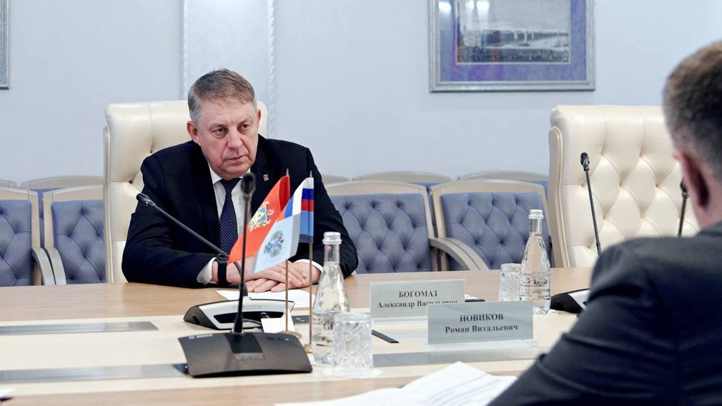 Александр Богомаз провел рабочую встречу с руководителем Федерального дорожного агентства
