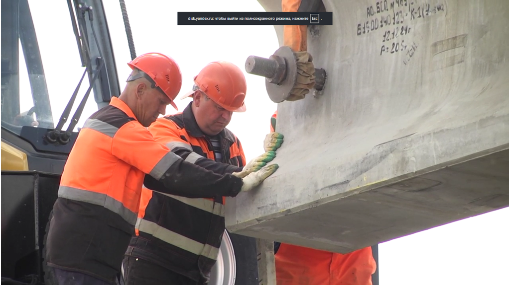 На строительстве путепровода в Унече уложили последнюю балку