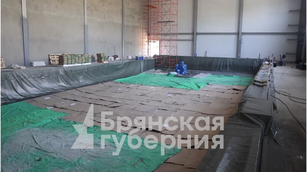 Спорткомплекс с бассейном в Унече строители сдадут в эксплуатацию к концу лета