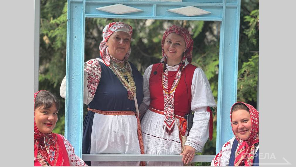 В Брянске открылась выставка «Родные окна» 0+