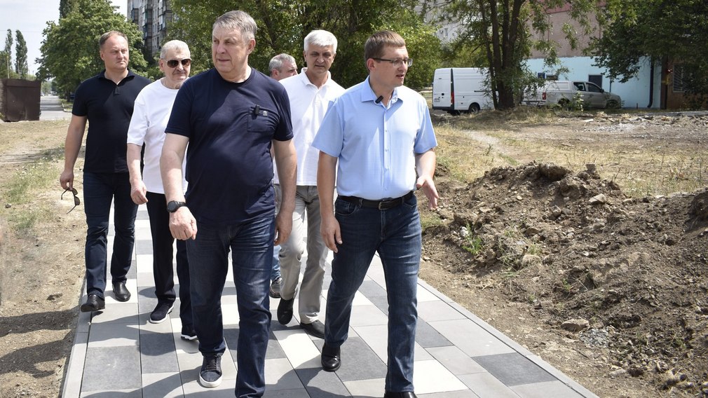 Брянские специалисты продолжают работать на благо подшефной Брянке ЛНР