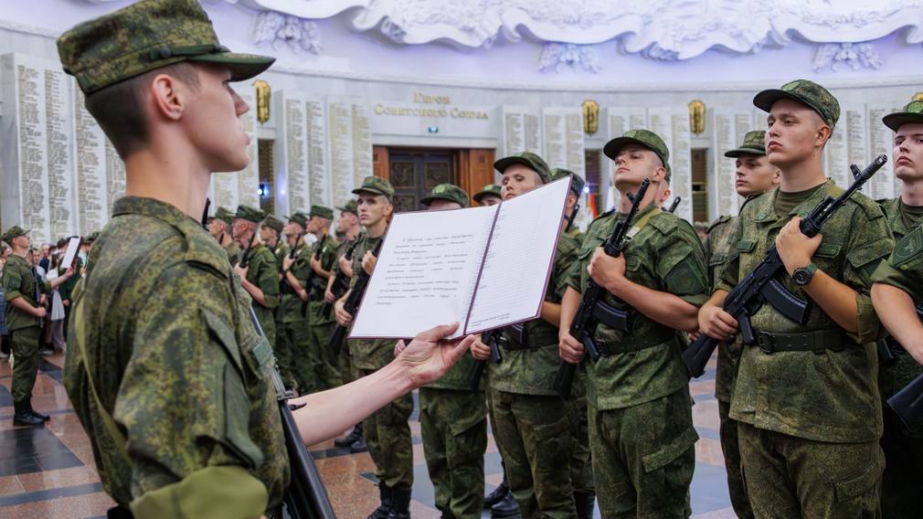 Новобранцы Преображенского полка из Брянской области приняли присягу в Москве