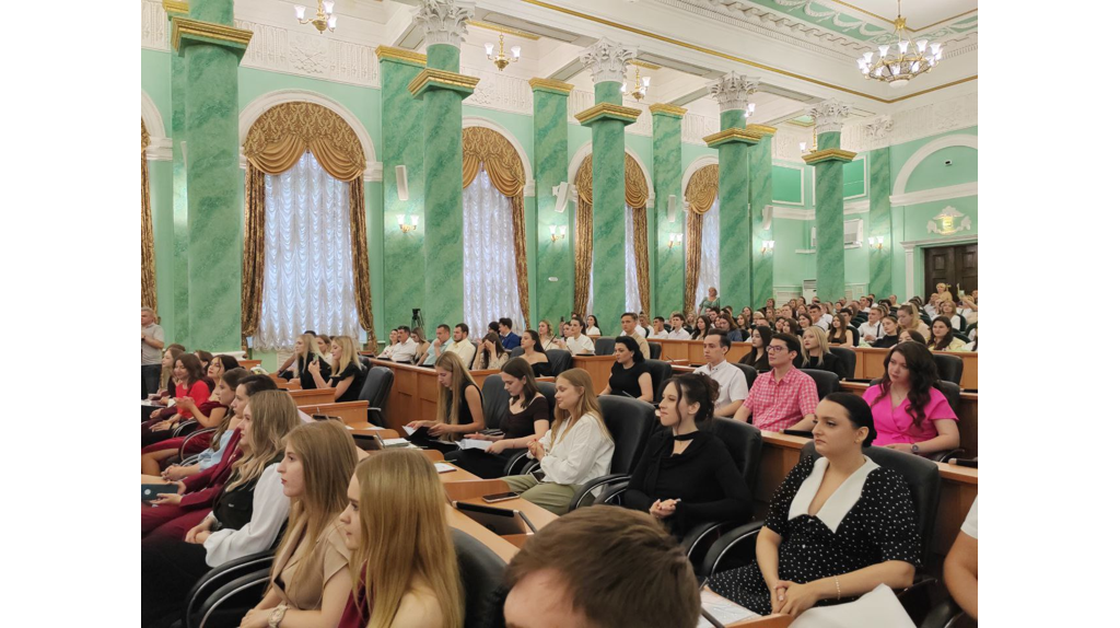 Выпускников брянского филиала Президентской академии чествовали в облдуме