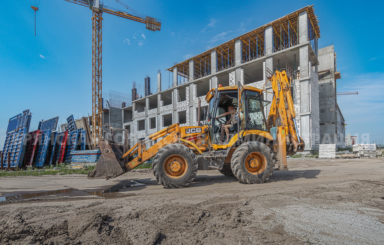 На территории бывшего аэропорта строится новая школа